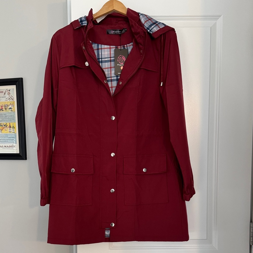 Elegant Burgundy Trench Coat with Plaid Lining
